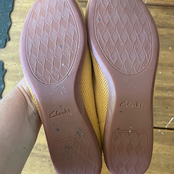 Clarks Womens Loafers Flats Shoes Mustard Yellow Slip On Flex Knit Comfort 7 - Picture 4 of 6